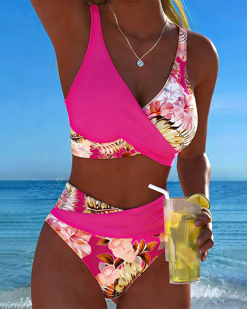 Charlotte-Marie | Bikini mit kontrastierendem Blumenmuster und Schlitz