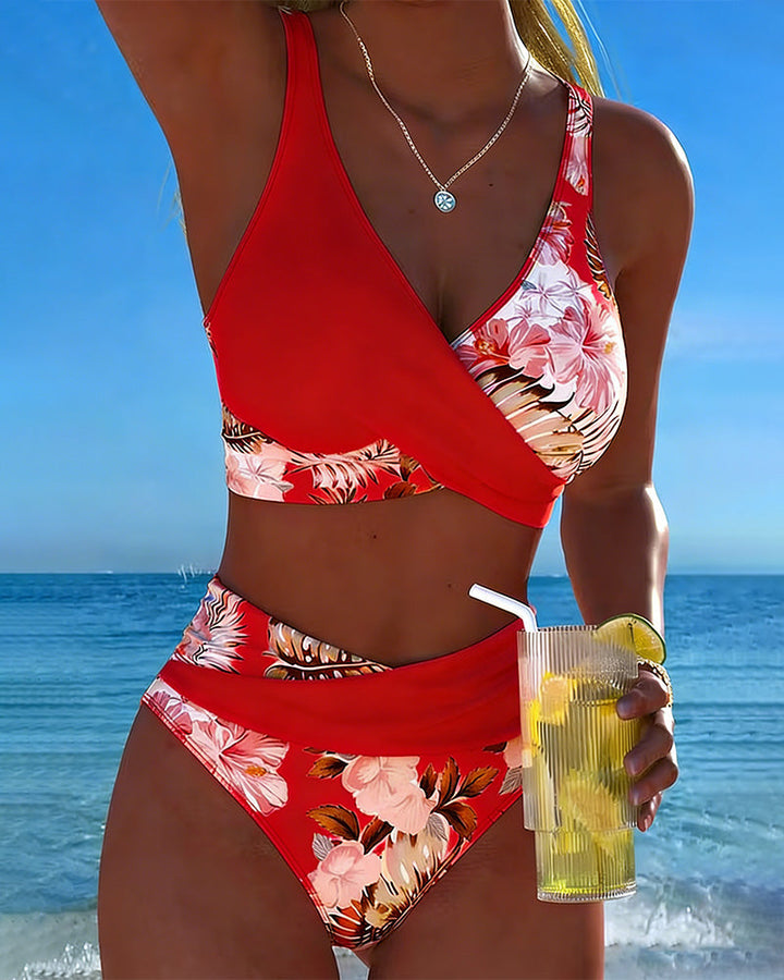 Charlotte-Marie | Bikini mit kontrastierendem Blumenmuster und Schlitz
