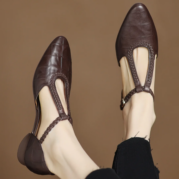 Greta – Klassische Leder-T-Steg-Schuhe mit geflochtenem Detail