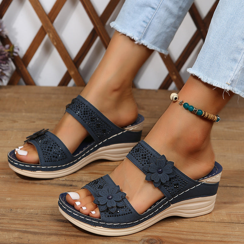 Maja-Charlotte | Bequeme Keilsandalen