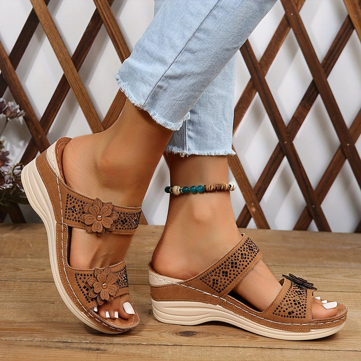 Maja-Charlotte | Bequeme Keilsandalen