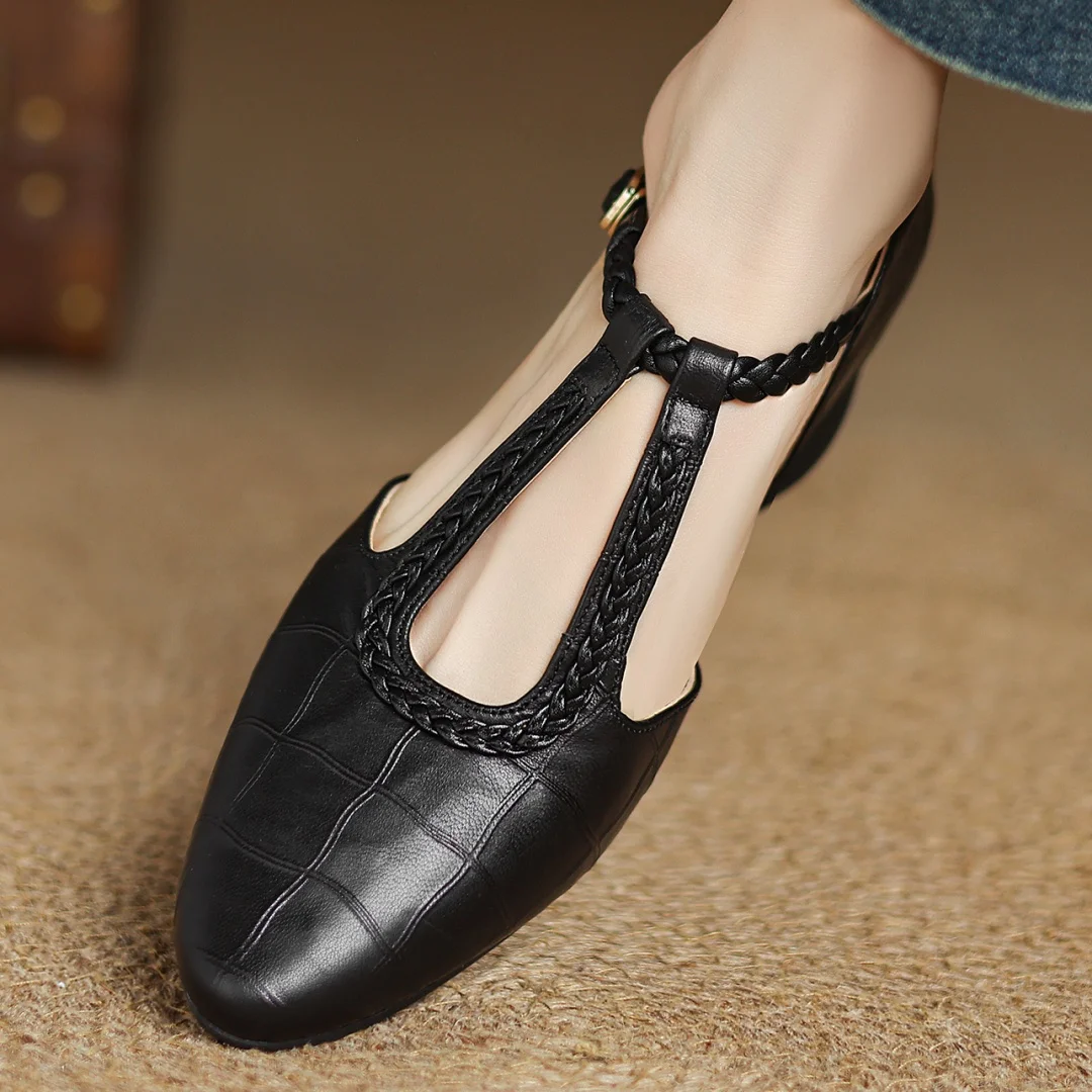 Greta – Klassische Leder-T-Steg-Schuhe mit geflochtenem Detail