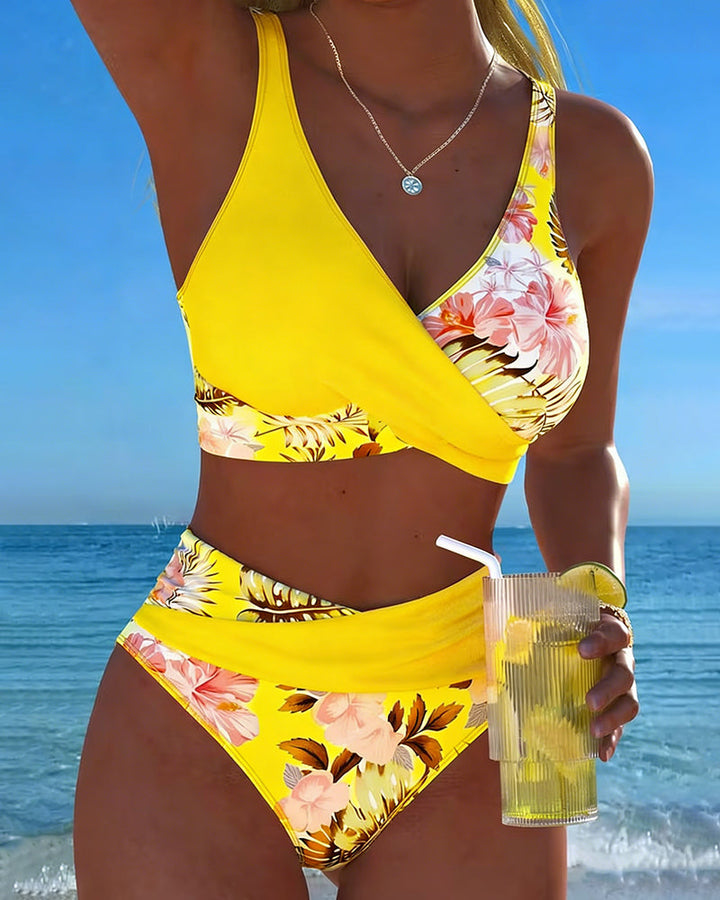Charlotte-Marie | Bikini mit kontrastierendem Blumenmuster und Schlitz
