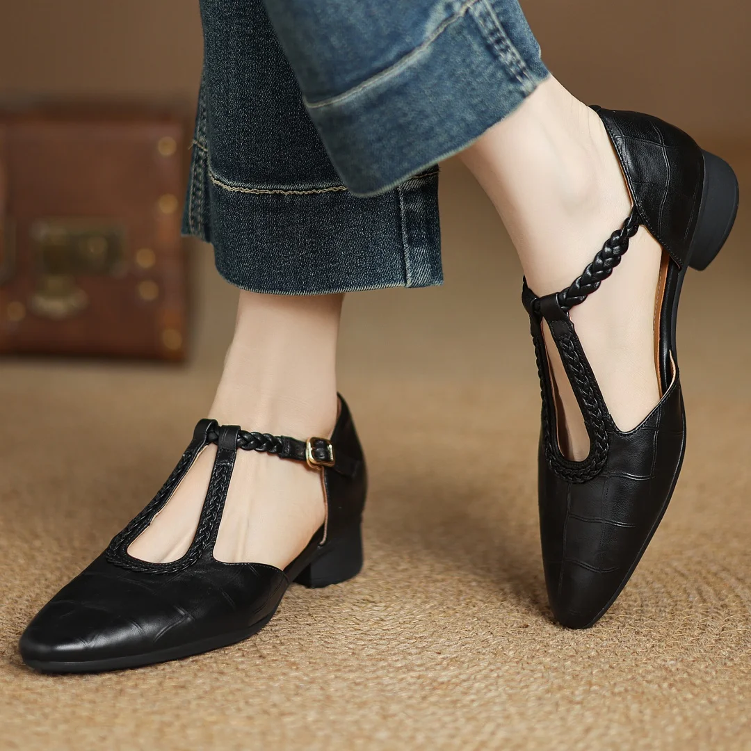 Greta – Klassische Leder-T-Steg-Schuhe mit geflochtenem Detail