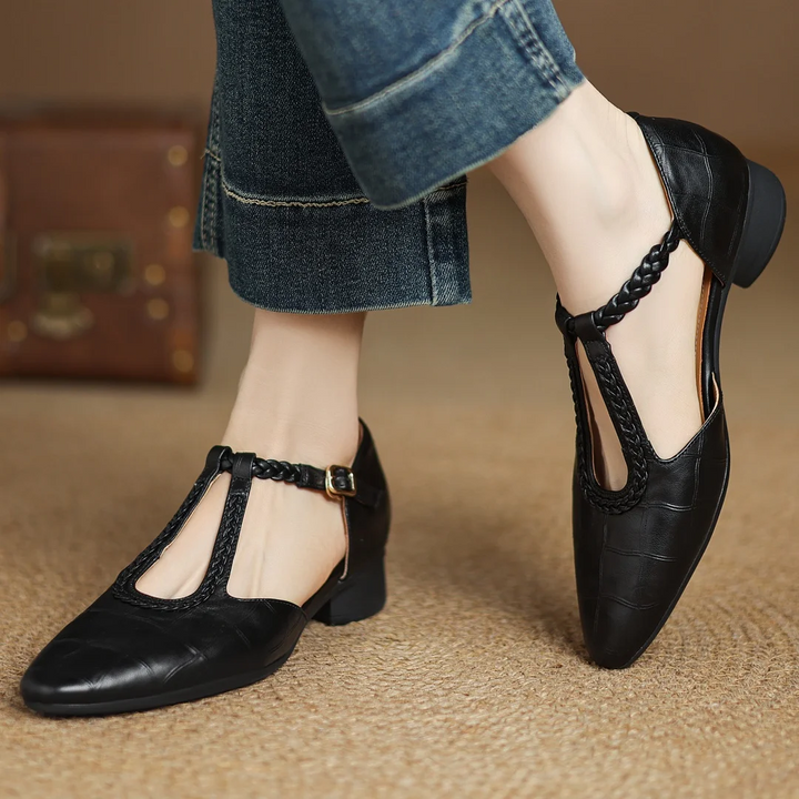 Greta – Klassische Leder-T-Steg-Schuhe mit geflochtenem Detail