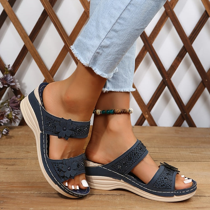 Maja-Charlotte | Bequeme Keilsandalen