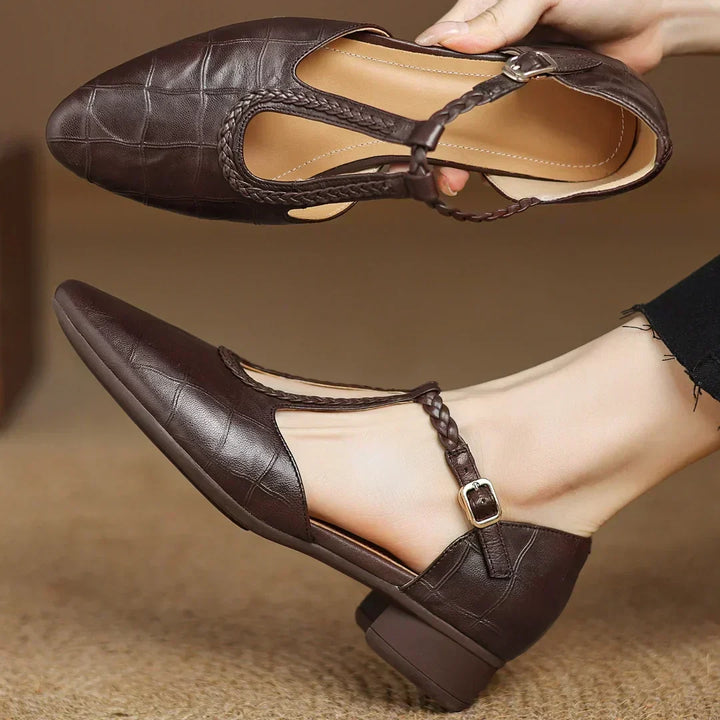 Greta – Klassische Leder-T-Steg-Schuhe mit geflochtenem Detail