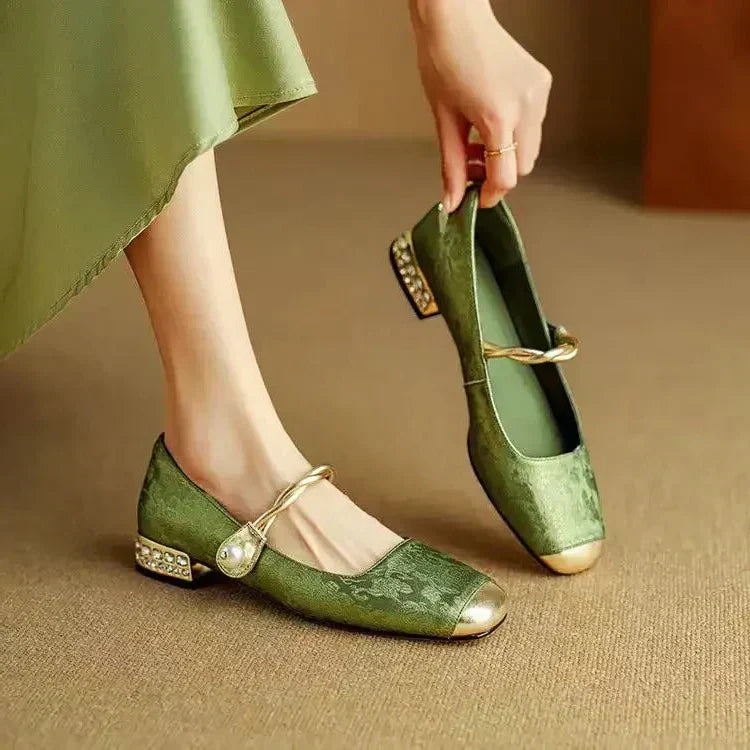 Frieda – Klassische Riemchenschuhe mit elegantem Look