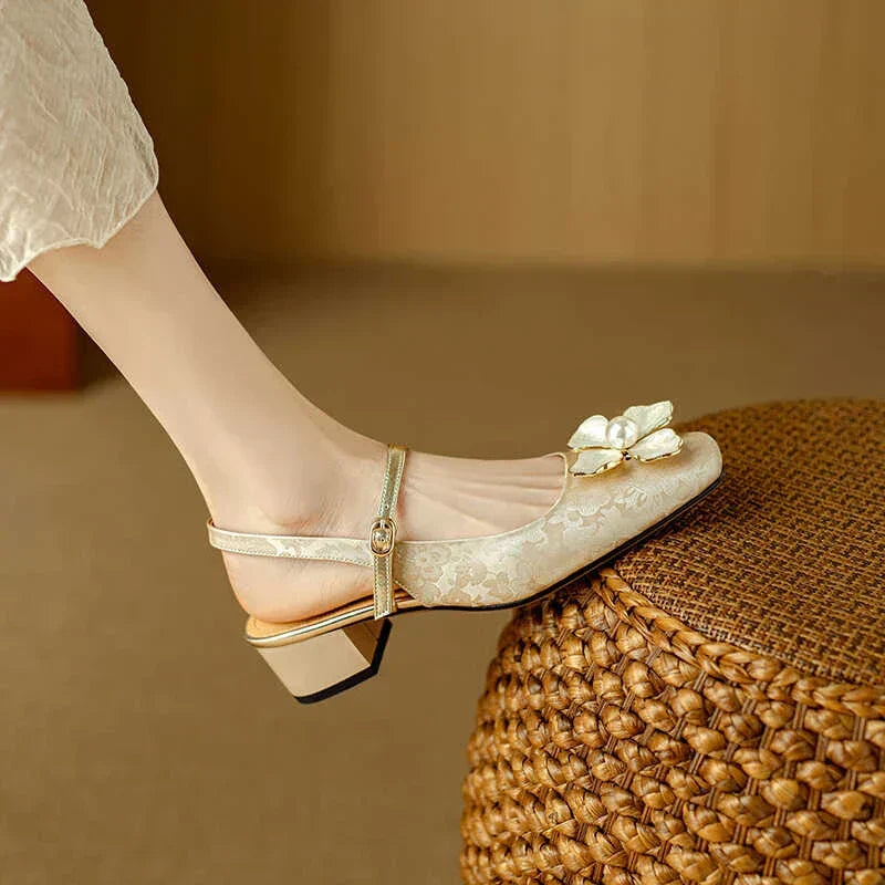 Mathilde – Elegante Damenschuhe mit floralem Detail