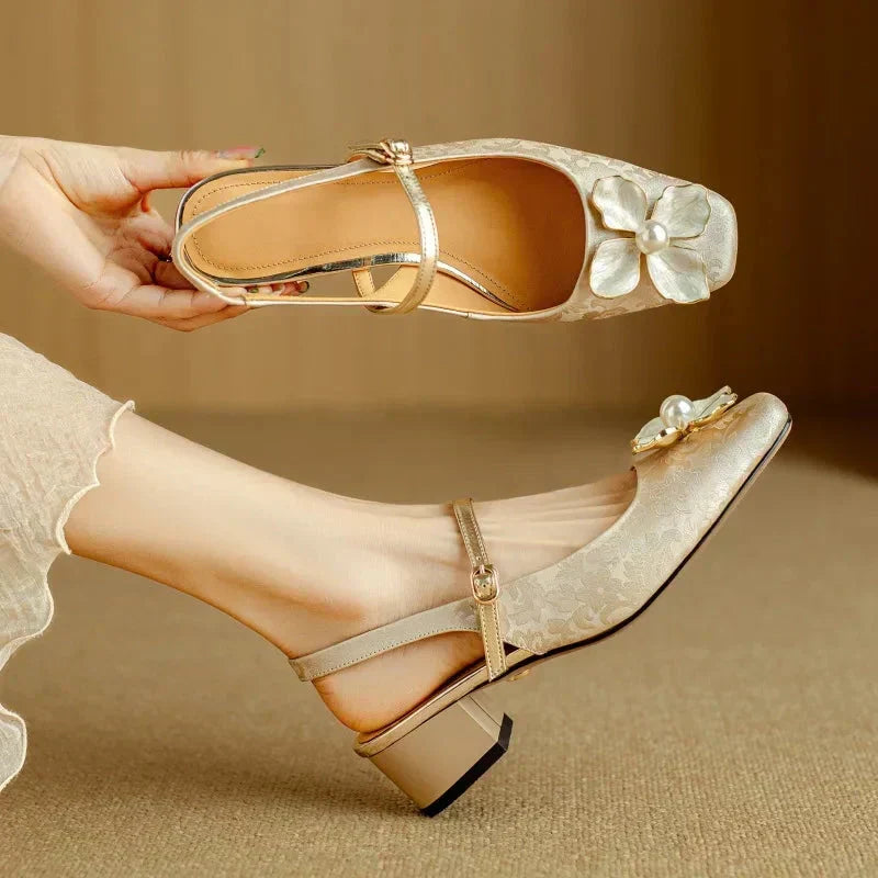 Mathilde – Elegante Damenschuhe mit floralem Detail
