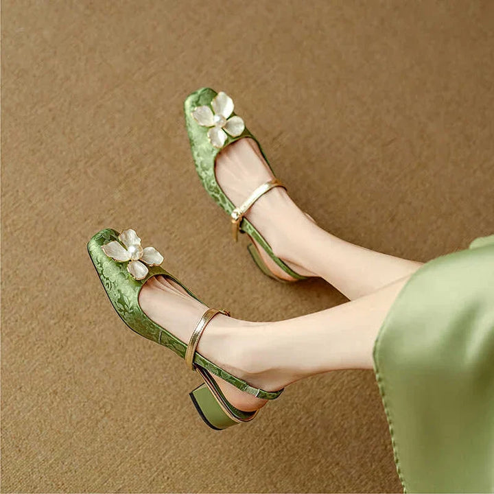 Mathilde – Elegante Damenschuhe mit floralem Detail