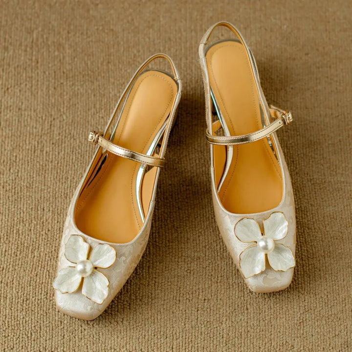 Mathilde – Elegante Damenschuhe mit floralem Detail
