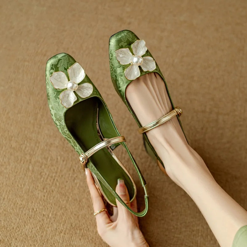 Mathilde – Elegante Damenschuhe mit floralem Detail