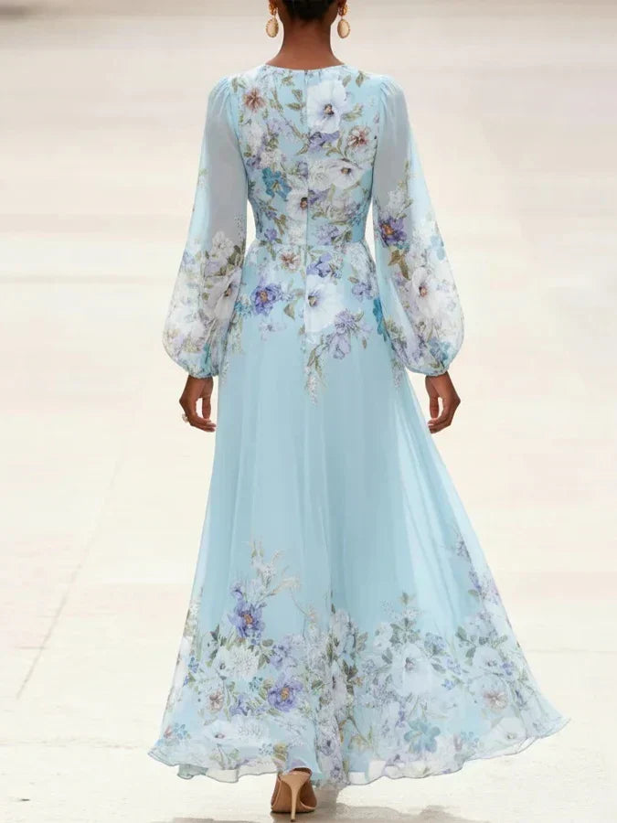 Margarete | Maxikleid Chiffon mit Blumenmuster hellblau mit V-Ausschnitt