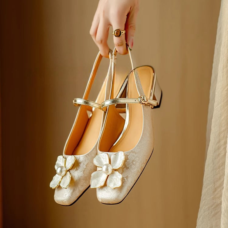 Mathilde – Elegante Damenschuhe mit floralem Detail