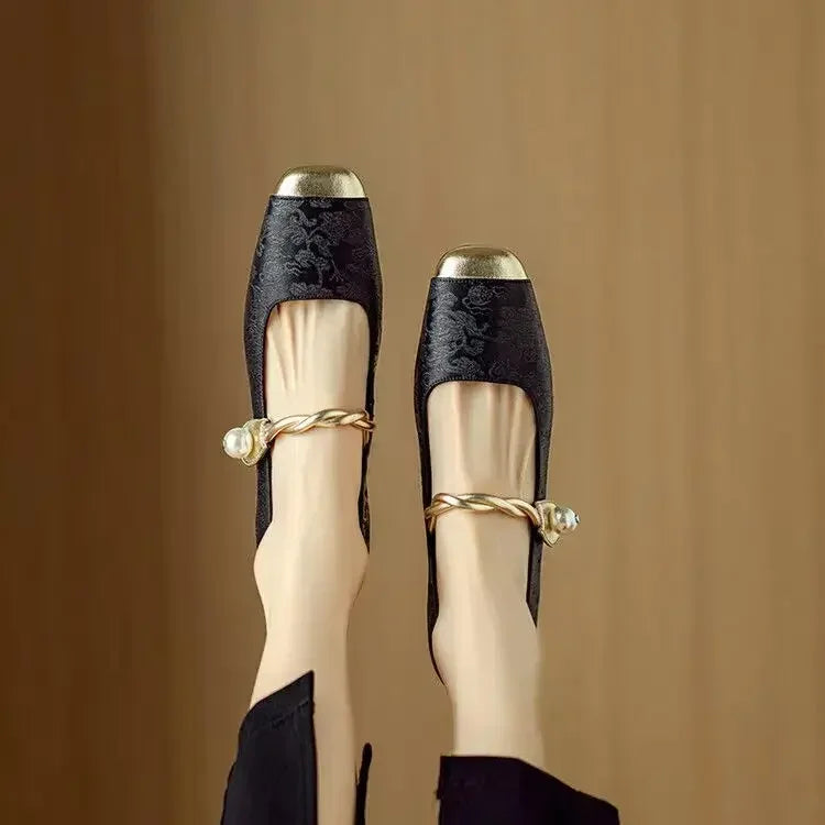 Frieda – Klassische Riemchenschuhe mit elegantem Look