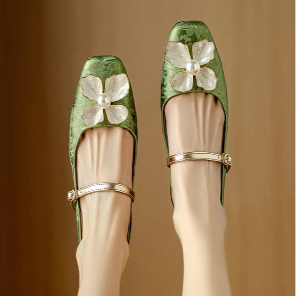 Mathilde – Elegante Damenschuhe mit floralem Detail