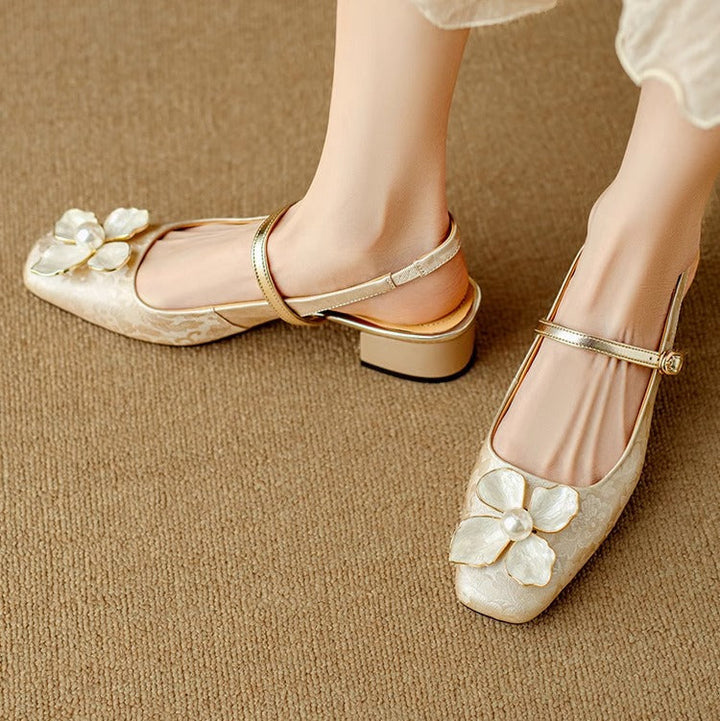 Mathilde – Elegante Damenschuhe mit floralem Detail