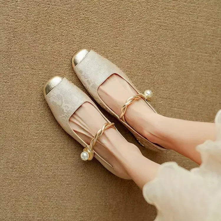 Frieda – Klassische Riemchenschuhe mit elegantem Look