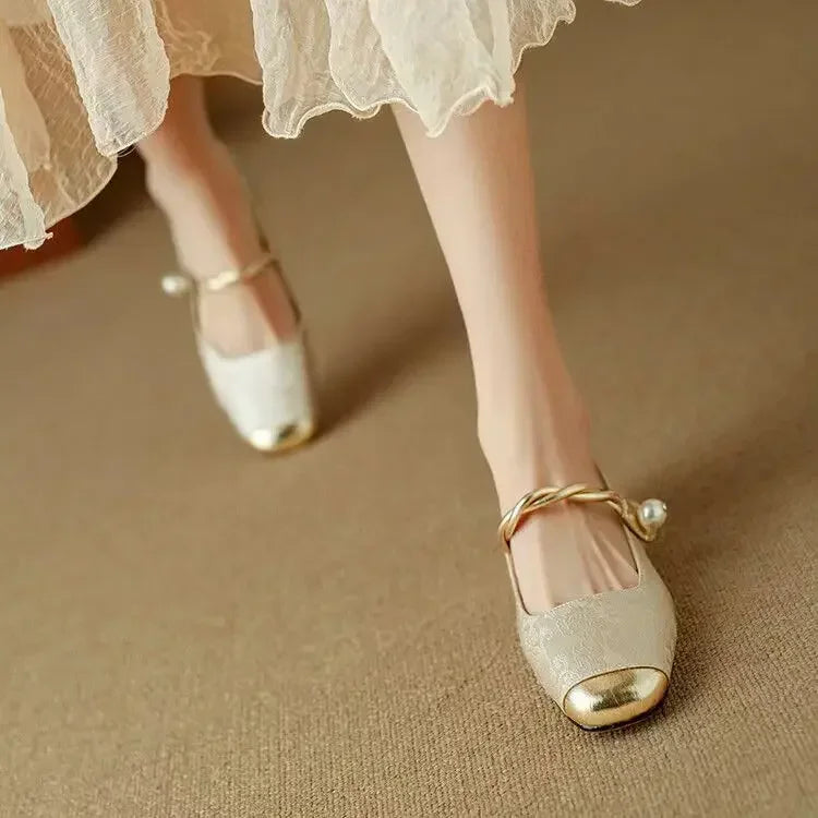 Frieda – Klassische Riemchenschuhe mit elegantem Look